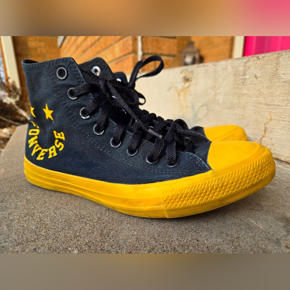 😊Converse Chuck Taylor All Star Hi "Smiley Face" - Black/Yellow W-8.5, M-6.5